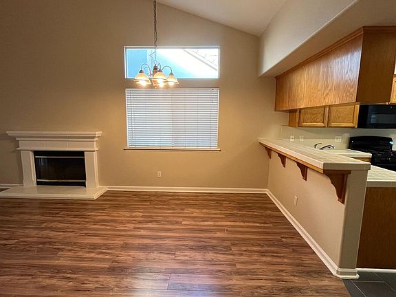 5th image of 2865 E Emerald Ave