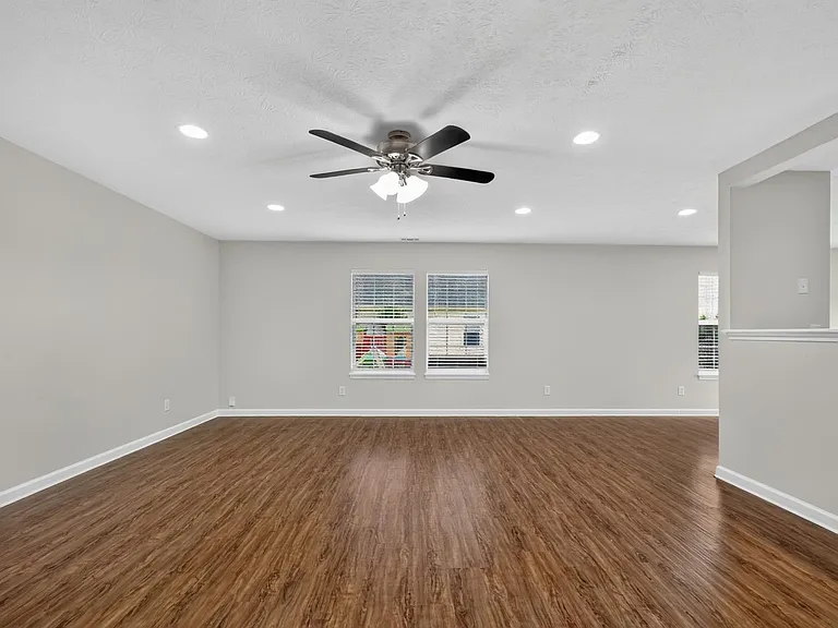 7753 Sunflower Dr — Photo 4