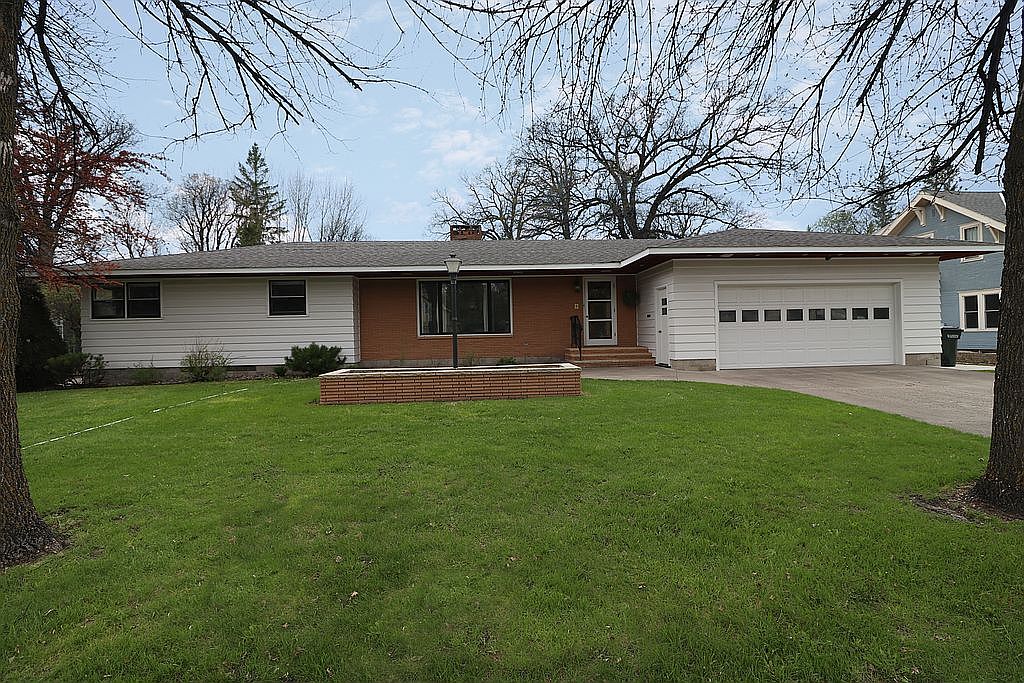 657 N 4th St, Warren, MN 56762 Zillow