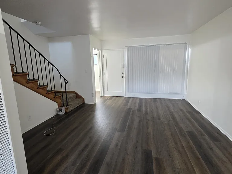559 W Flora St #14 — Photo 5