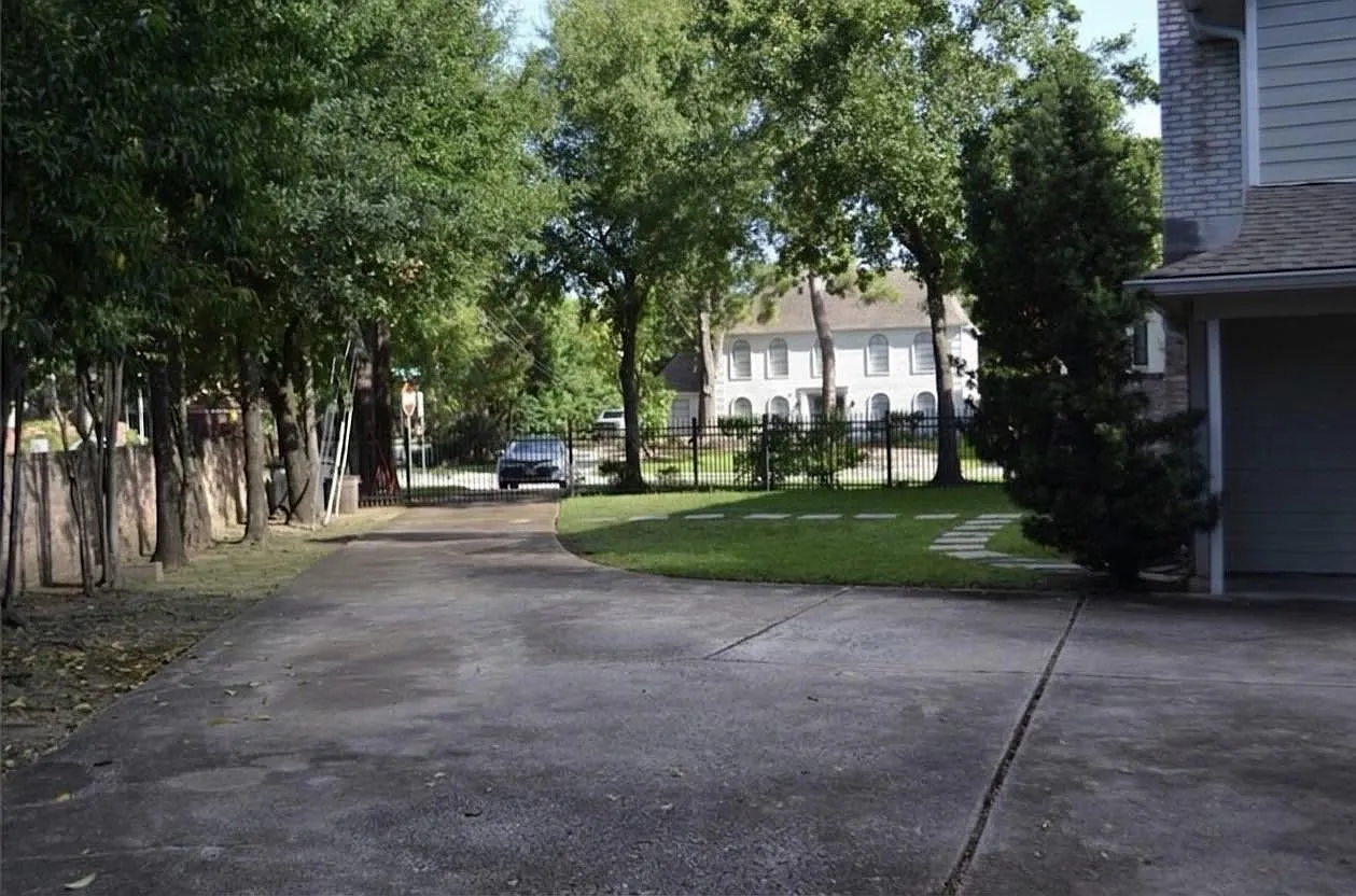 4 bed, 2.5 bath, 2598 sqft, $4,250 — Photo 3