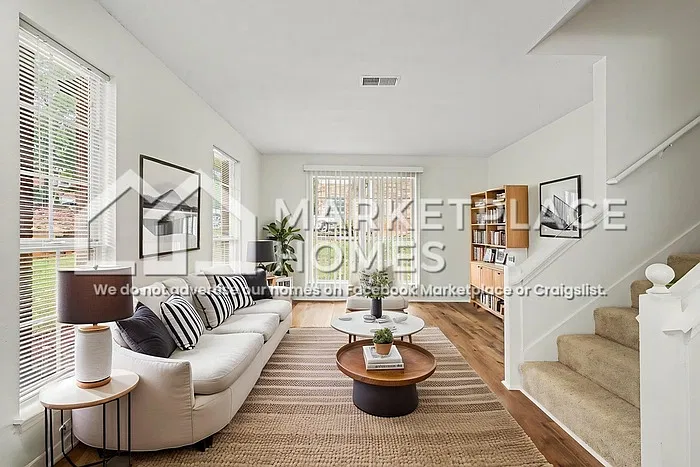 3 bed, 2.5 bath, 2290 sqft, $2,295 — Photo 3