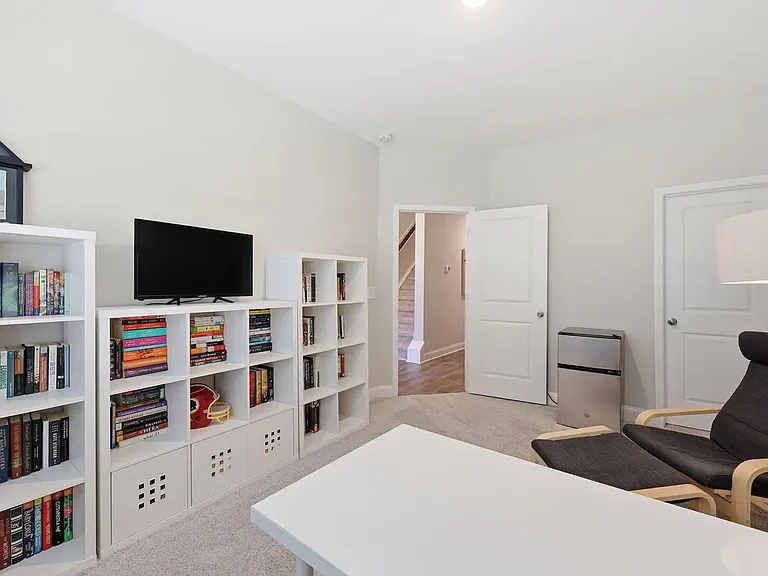 976 Gateway Commons Cir — Photo 16