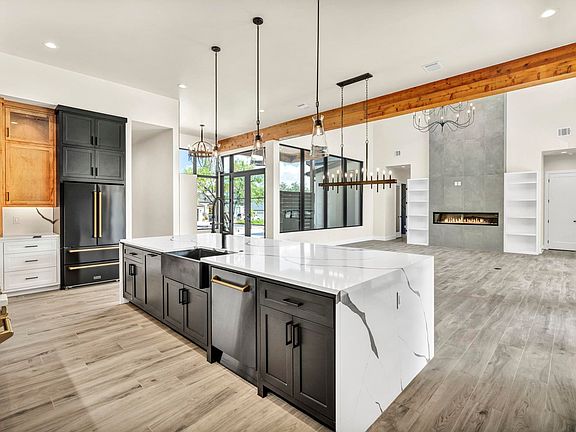 5th image of 2907 Bay West