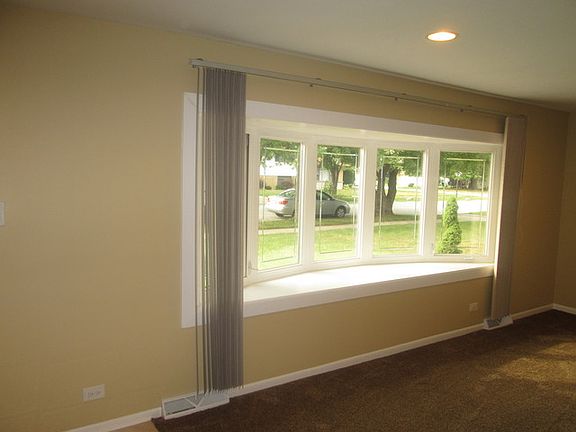 4th image of 15813 Dante Dr