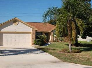 18 Surrey Rd, Debary, FL 32713