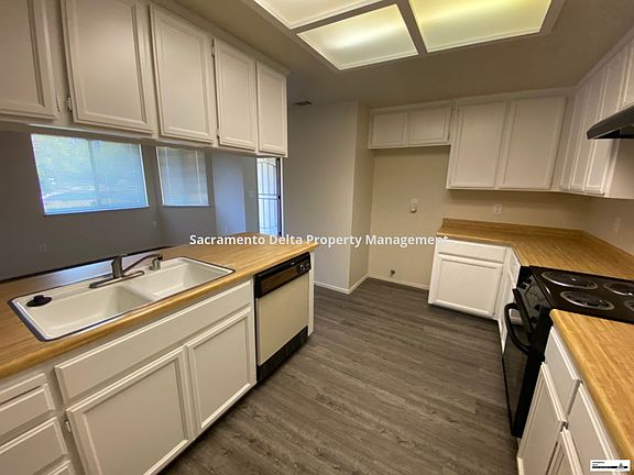 3rd image of 1 Zephyr Cove Cir