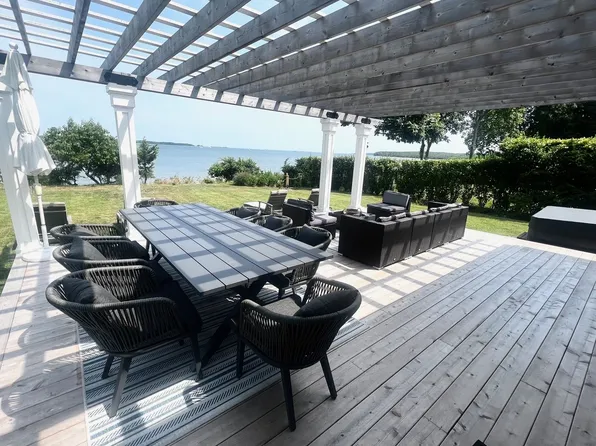 24 Ninevah Pl, Sag Harbor, NY 11963