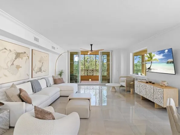 2738 Tiburon BLVD E #B-305, NAPLES, FL 34109