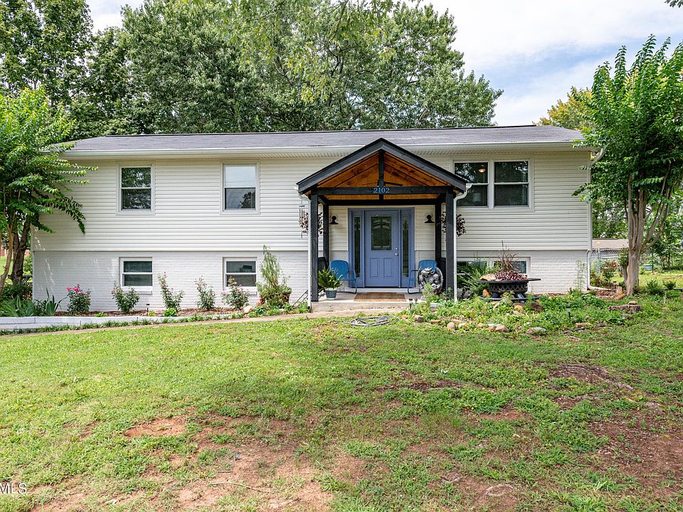 1st image of 2102 Colonial Cir