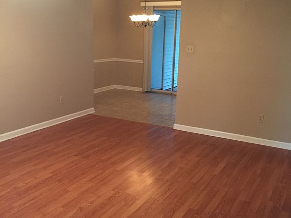 Laminate Wood Flooring Throughou Unit