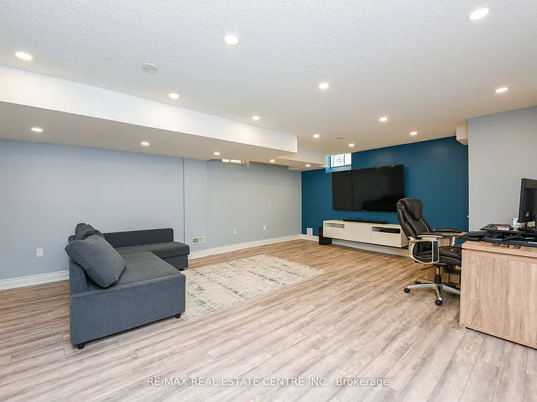 682 Megson Ter — Photo 30