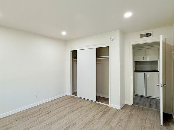 5th image of 916 Dornajo Way APT 4