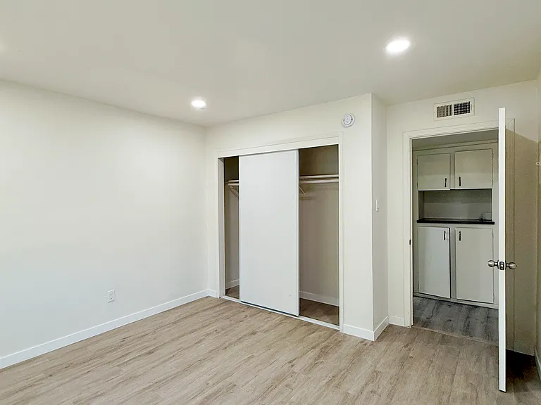 916 Dornajo Way #4 — Photo 5