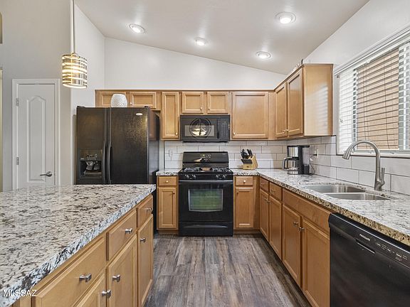 3rd image of 2255 E Calle Gran Desierto