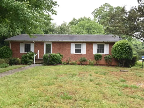 4340 Spenway Pl, Winston Salem, NC 27106