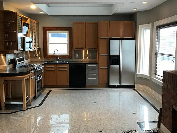 2nd image of 147 Livingston St #2