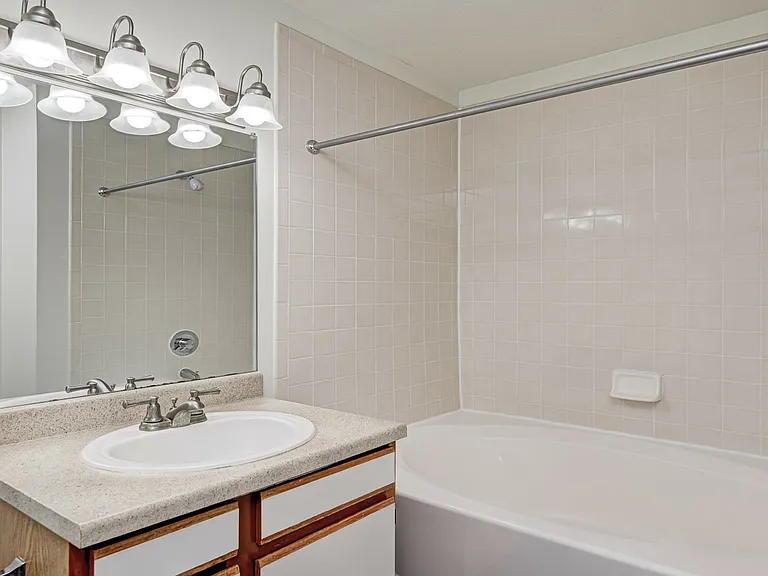 Bayshore Apartments — Photo 6