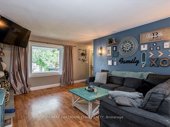 3rd image of 4049 Bayview Ave