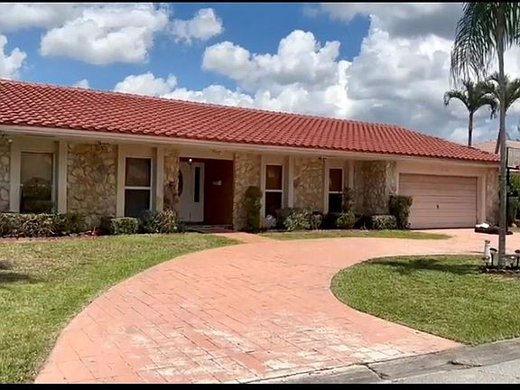 4th image of 10315 NW 39 Manor