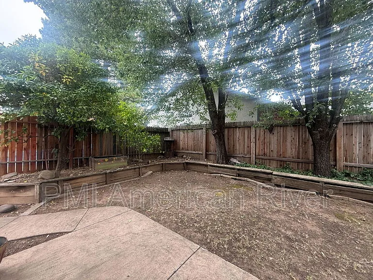3400 Cobblestone Dr — Photo 22