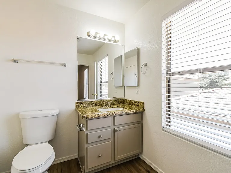 650 E Woodsman Pl — Photo 12