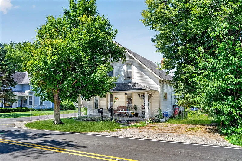 2 bed, 1.0 bath, 1100 sqft, $1,050 — Photo 3