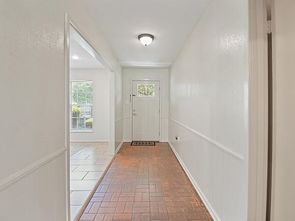 4th image of 1112 Pollard Dr