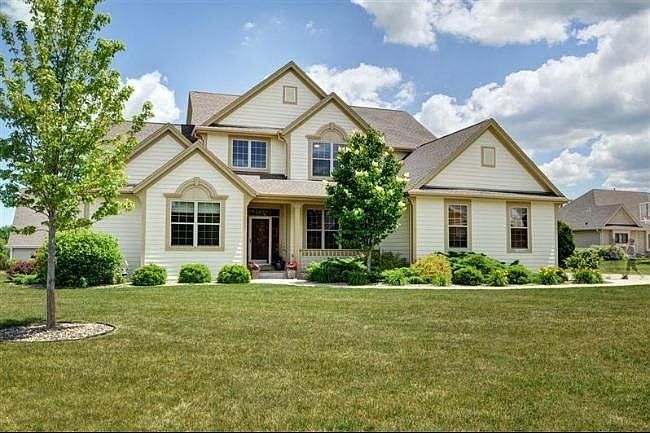 1st image of W273N1606 Riverland Ct