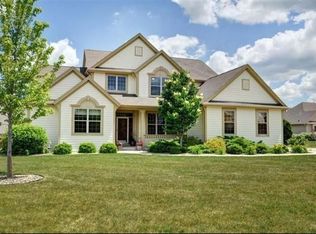 W273N1606 Riverland Ct, Pewaukee, WI