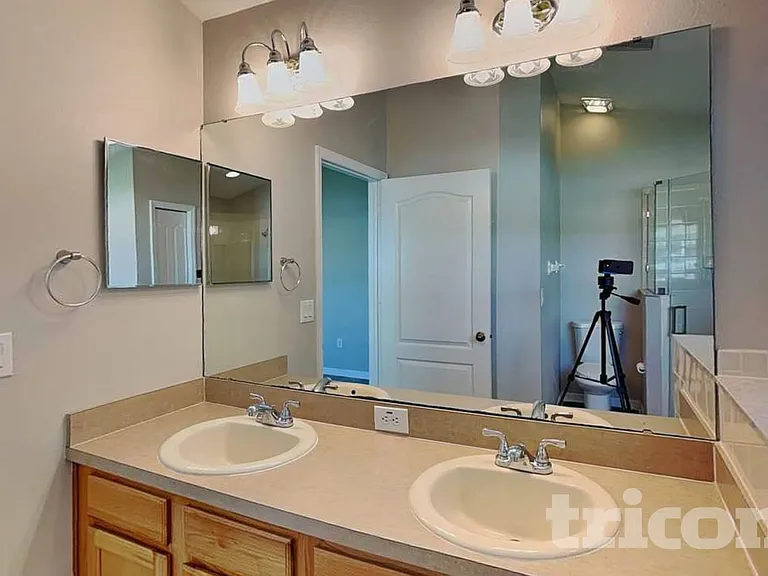 3921 Langdrum Dr — Photo 10