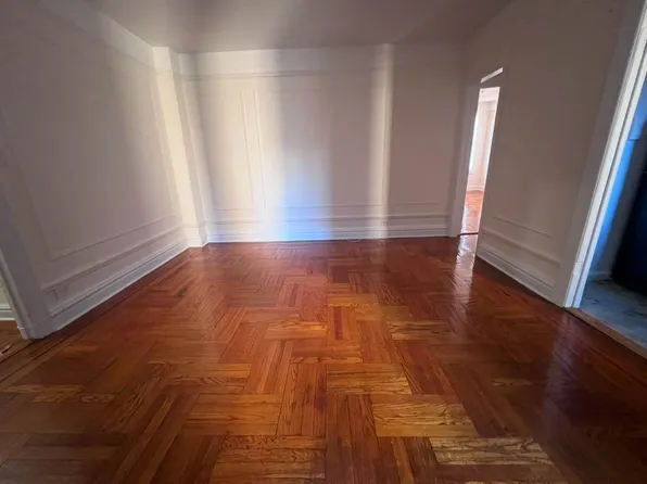 2165 Matthews Avenue image 1 of 6