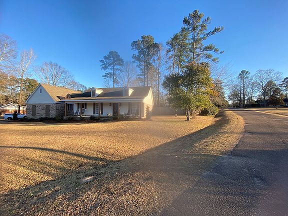 3rd image of 109 Honeysuckle Ave