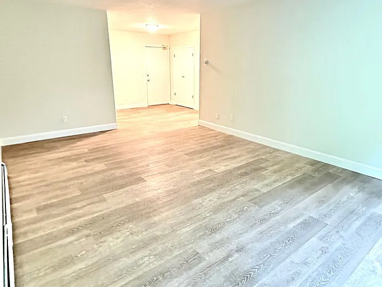 2100 Stanley St — Photo 6