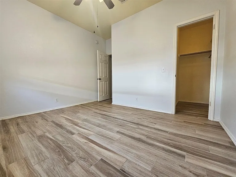 8506 Hillrock Dr — Photo 25
