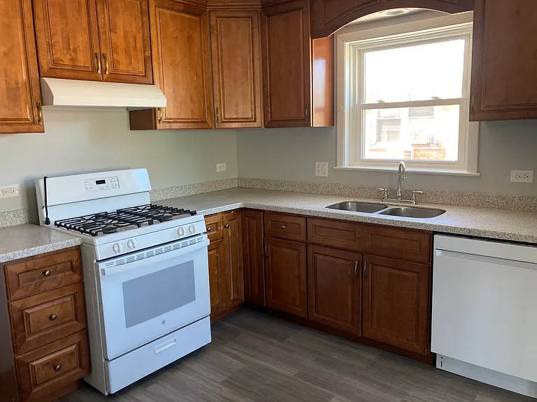 1084 Arnold Ct #2 — Photo 4