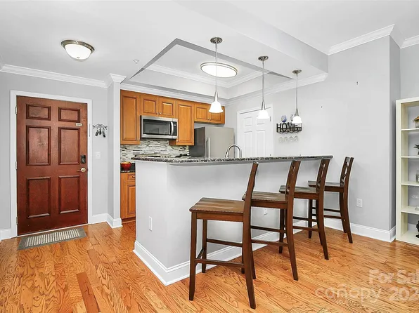 300 W 5th St APT 315, Charlotte, NC 28202