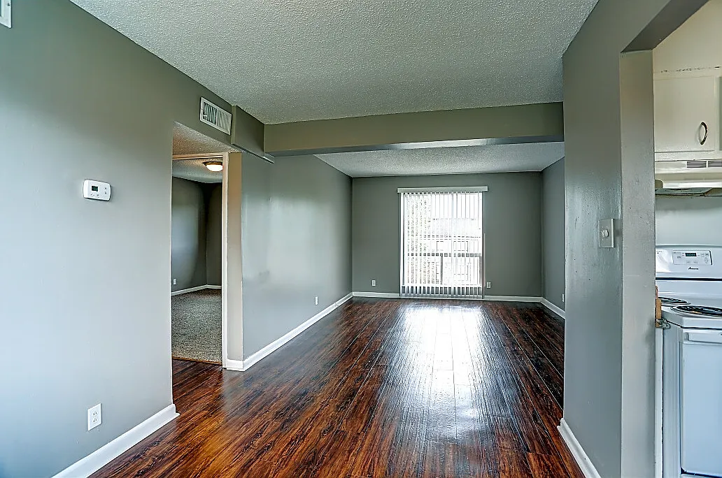 2 bed, 1.5 bath, 1100 sqft, $950 — Photo 3