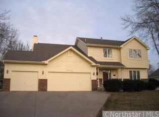 9944 Pondview Cir, Champlin, MN 55316