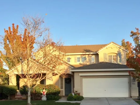 9901 W Taron Dr, Elk Grove, CA 95757