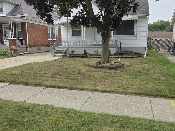 (undisclosed Address), Center Line, MI 48015