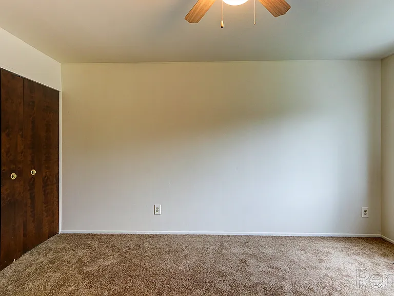Georgetown Manor — Photo 16