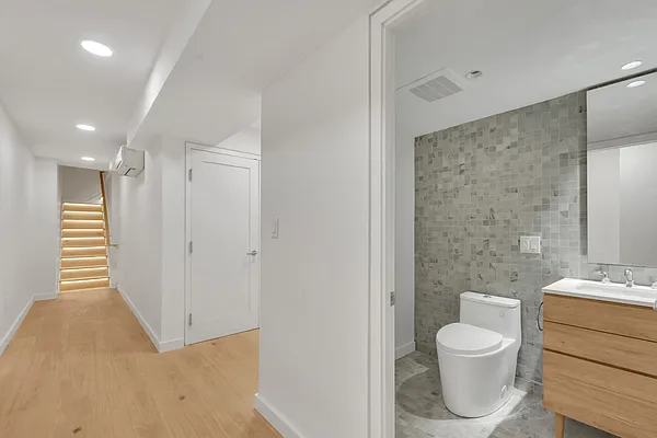 Sold by Avenues Real Estate | media 21