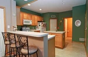 4th image of 11122 Aberdeen St NE Unit F