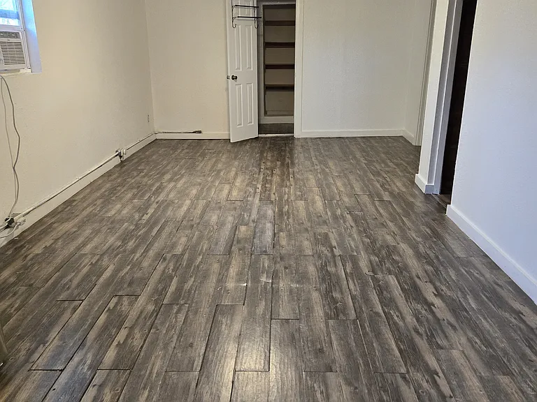 330 W Coler St #G — Photo 19