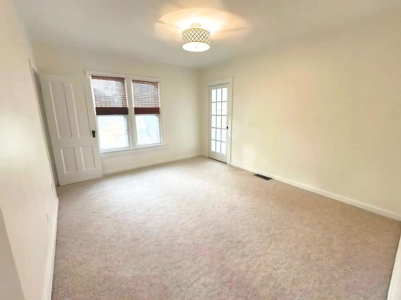 3 bed, 1000 sqft, $900 — Photo 3