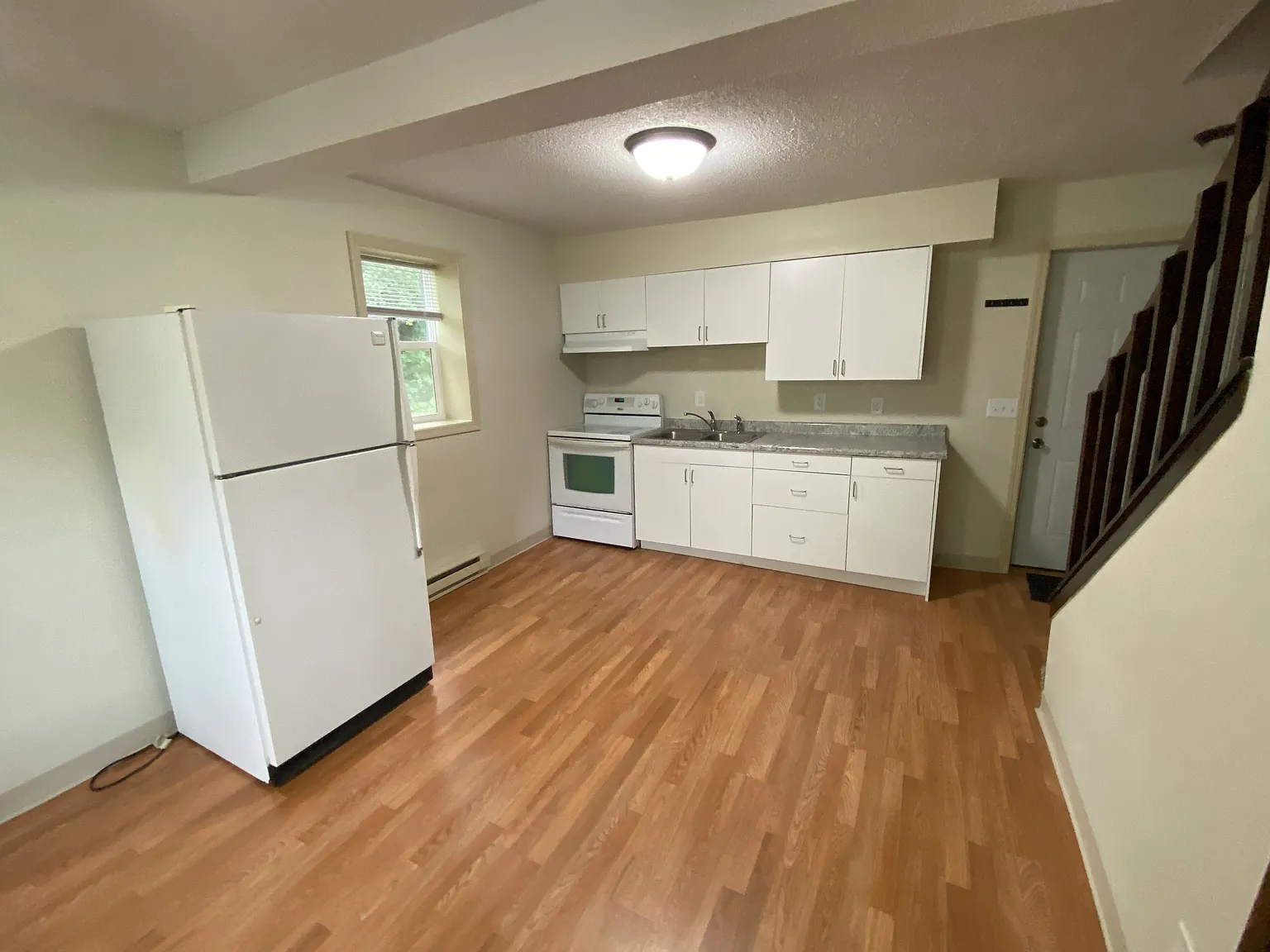 2 bed, 1000 sqft, $1,225 — Photo 2
