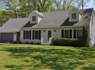 4 Oyster Shell Ter, Saunderstown, RI 02874