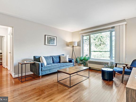 4th image of 10409 Montrose Ave #M202