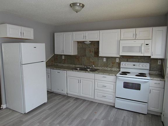 3rd image of 6300 E 152nd Ter